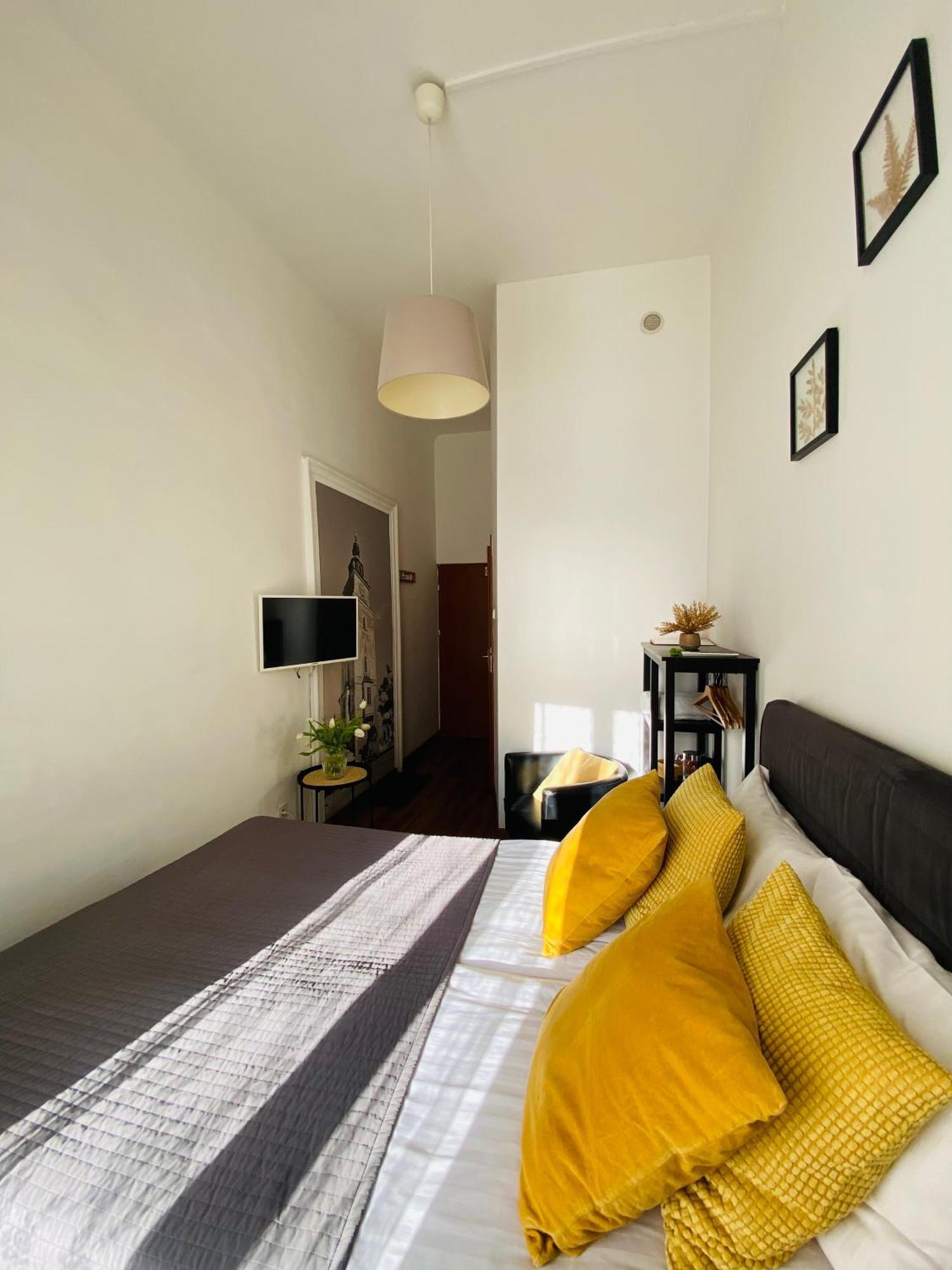 Krakow Apartments & Rooms Екстер'єр фото