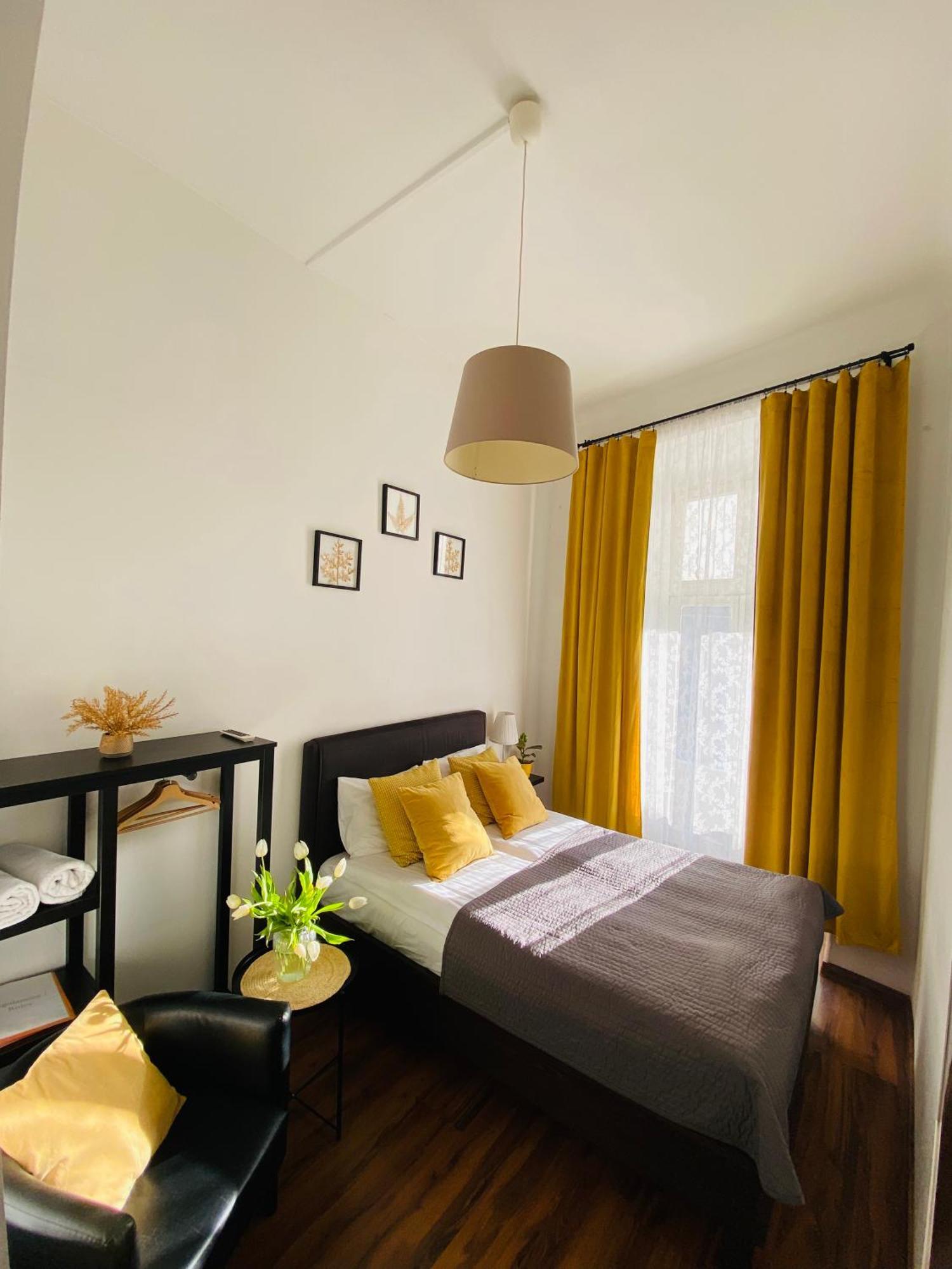 Krakow Apartments & Rooms Екстер'єр фото